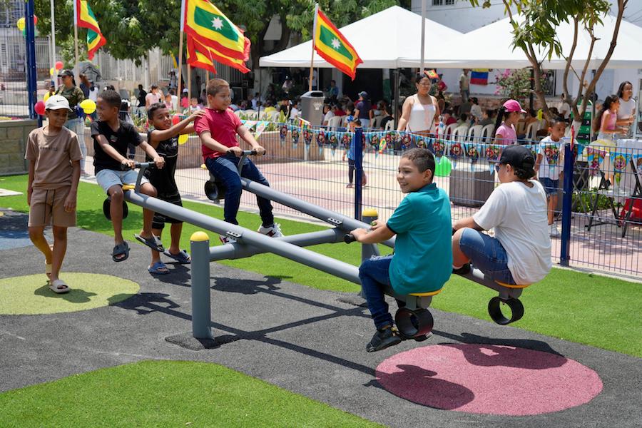 En menos de 30 días para que la Ciudadela 20 de Julio tenga su parque y una vía nueva