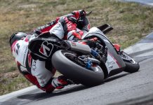 Bridgestone acelera la innovación con su llanta premium RACING BATTLAX V03