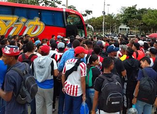 En imágenes: Hinchas de Junior partieron a Bogotá en 10 buses