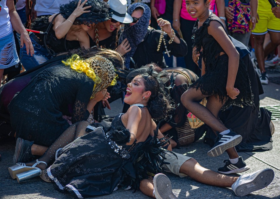 ¡La Fiesta termina cuando Joselito se va con sus cenizas!...Foto: Jesús Rico