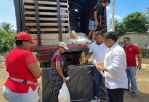 Entregan ayudas humanitarias a más de 90 familias afectadas por inundaciones en Santa Cruz