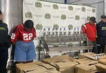Policía captura a ‘Viejo’ y ‘Johana’ en fábrica clandestina de licor en Ciudad Caribe Policía captura a ‘Viejo’ y ‘Johana’ en fábrica clandestina de licor en Ciudad Caribe