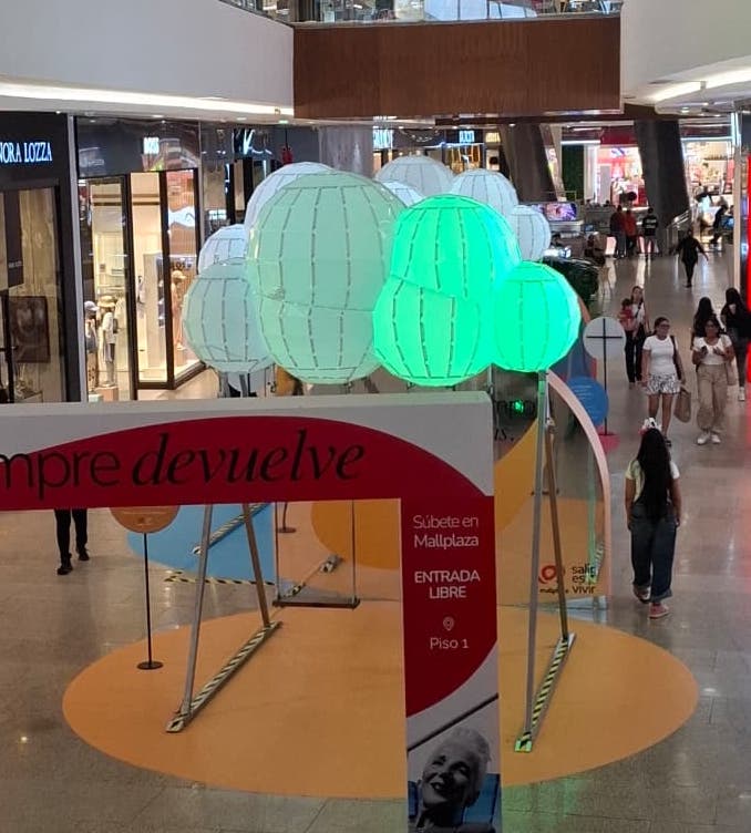 ¡Suelta el celular y ven! Vive la magia de "The Cloud Swing" en Mallplaza Buenavista.