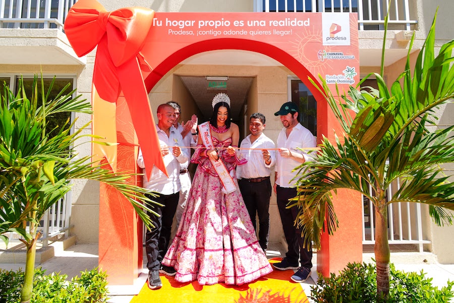 Prodesa y Fundación Santo Domingo entregan apartamento a la Reina Popular 2026
