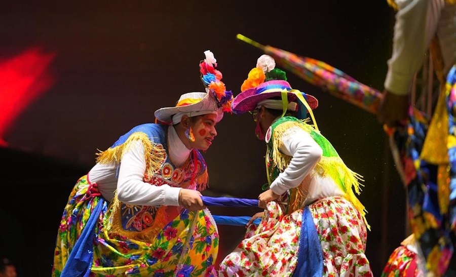 Colores, música y tradición: así se vive la Fiesta de Comparsas en la Plaza de la Paz